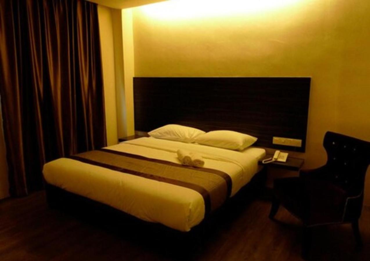 Austin Paradise Hotel 3*